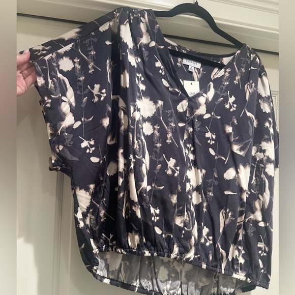 NWT Evereve Black and Cream Phoebe Dolman Floral Top size XL - Picture 3 of 9